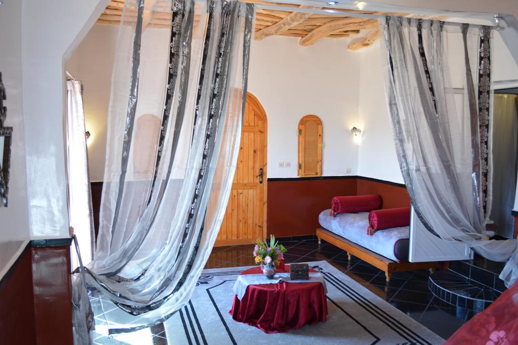 Auberge Le Jardin De La Source Aït Ben Ali 外观 照片